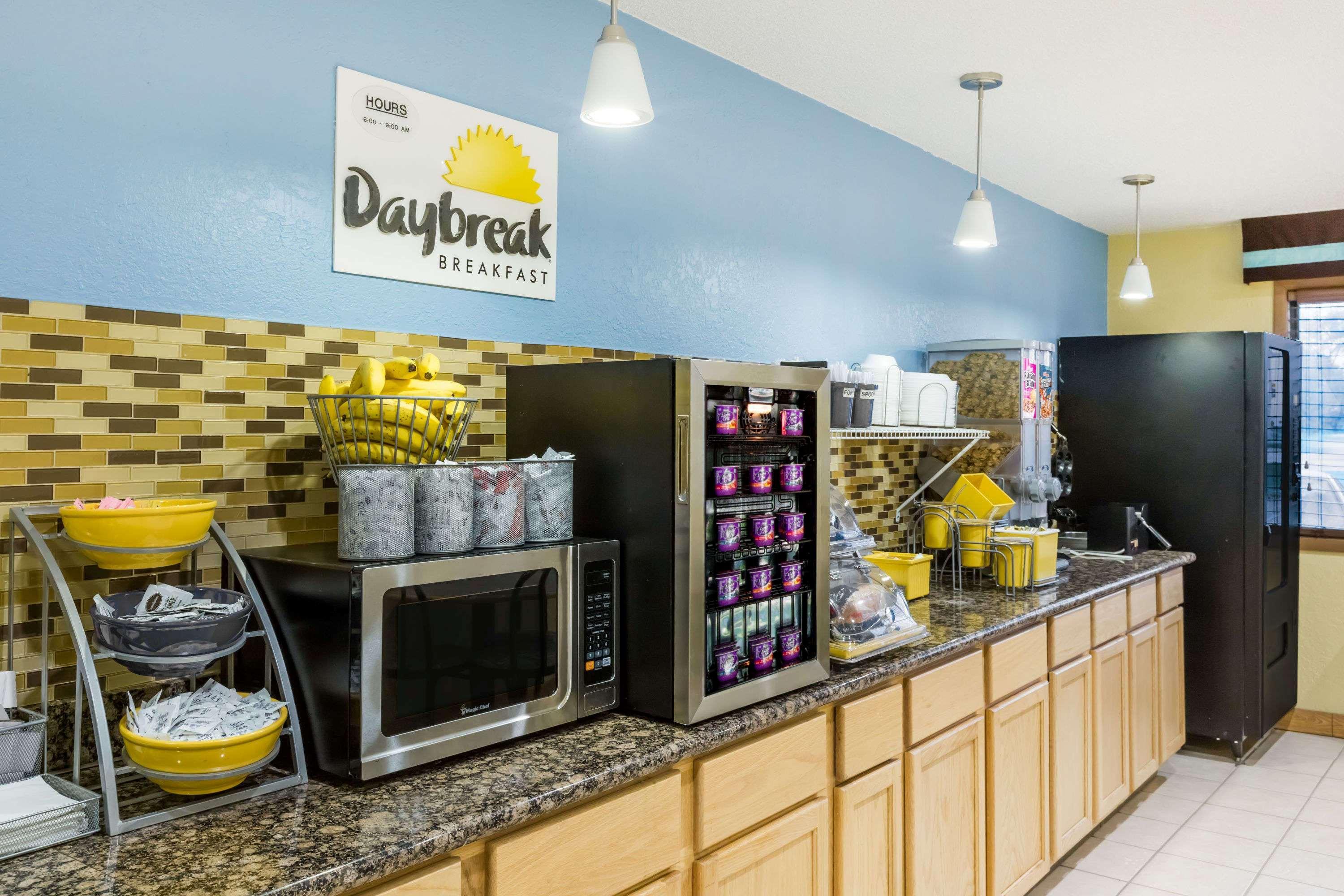 Days Inn By Wyndham Ankeny - Des Moines Екстериор снимка